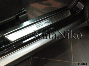 Накладки на пороги Mitsubishi Outlander 2003-2009 широкие на пластик "Premium"
