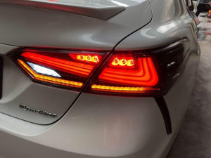 Задние диодные фонари Toyota Camry 70 2018- дымчатые