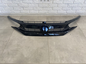 Решетка радиатора SI Honda Civic  4D только SI  / 5D 2016- с ресницами, черный цвет (без эмблемы)