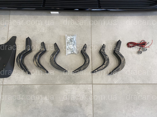 Пороги OEM Toyota Land Cruiser 200 2007-2021 / Lexus LX 570 2007-2015 с подсветкой в стиле Lexus (цвет черный) артикул 4080