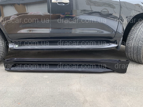 Пороги боковые Lexus LX 570 / Toyota Land Cruiser 200 2007-2021 в стиле LX 570 2016+ цвет черный артикул 7593