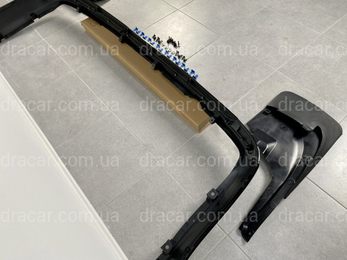 Обвес юбка заднего бампера Executive Lounge Toyota Land Cruiser 200 2015-2021 стиль 2019 / 2021 черный цвет артикул 7601