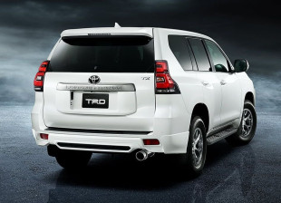 Юбка заднего бампера TRD Toyota Land Cruiser Prado 150 2017-2022 цвет черный (боковые углы + центр вставка) 3 части