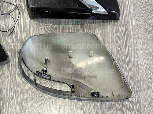 Крышки зеркал Executive Lounge с повторителями поворотов и подсветкой Toyota Land Cruiser 200 / Prado 150 / LX 570 цвет черный артикул 7739