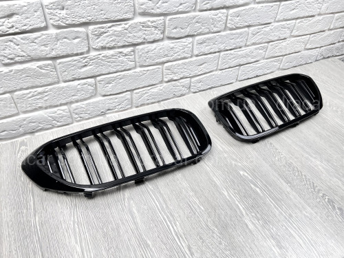 Решетка радиатора ноздри стиль M5 BMW series G30 / G31 2017-2020 черный глянец 2шт. артикул 7874