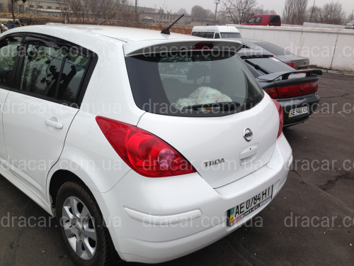 Спойлер козырек Nissan Tiida 2006-2013 ABS пластик под покраску артикул 6305