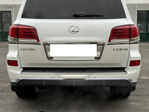 Заглушка бампера  под фаркоп F-Sport Lexus LX 570 2012-2015