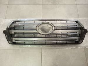 Б/У Оригинальная решетка радиатора Toyota Land Cruiser 200 16-22 