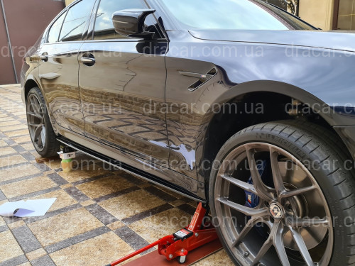Лезвия под пороги M-Perfomance BMW 5 series G30 G31 2017-  2шт. черный глянец артикул 8146