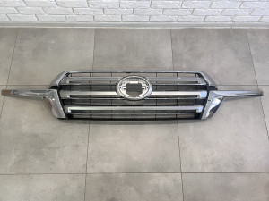 Решетка радиатора Toyota Land Cruiser 200 2015-2021 СЕРАЯ