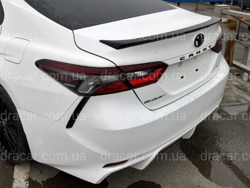 Спойлер лип багажника SE Toyota Camry 70 2018- ABS пластик, цвет черный глянец артикул 8368