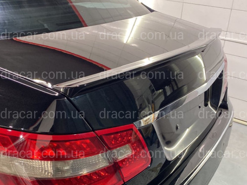 Спойлер лип на багажник Mercedes W212 2009-2016 ABS пластик, цвет черный глянец артикул 8367