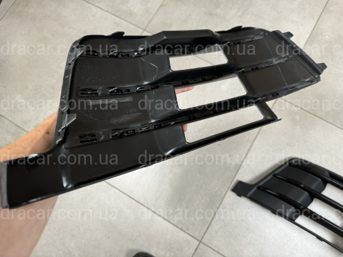 Решетки бампера S-Line БЕЗ РАДАРА Audi Q7 4M 2015-2019 черные 2шт, левая 4M0 807 681 D GXE T94 / правая 4M0 807 682 D GXE T94 артикул 8571