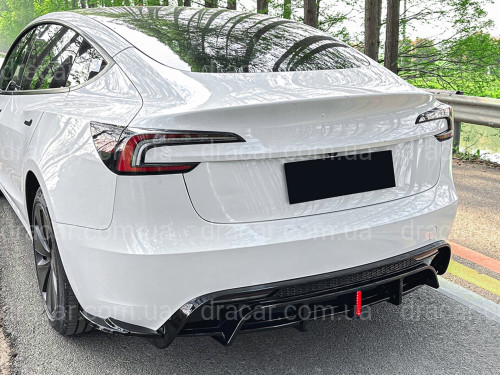 Накладка заднего бампера со стопом для Tesla Model 3 2025- ABS пластик, цвет черный глянец артикул 9106