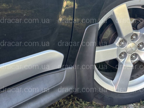 Брызговики передние под оригинал Mitsubishi Outlander XL 2007-2012 под широкий порог, комплект 2 шт. артикул 8770