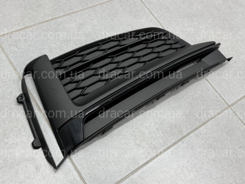 Решетка бампера ПРАВАЯ S-Line Black 8W6807682FT94 для Audi A5 B9 2015-2019 артикул 10315