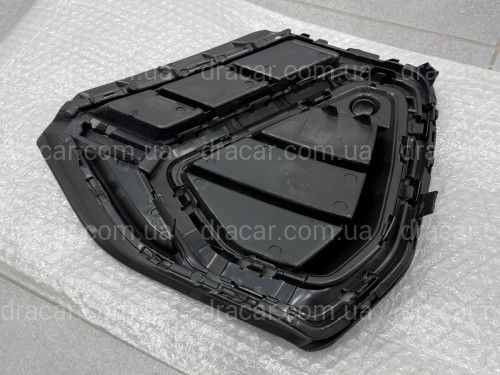 Решетка бампера S-Line BLACK ПРАВАЯ 83G807682A T94 для Audi Q3 2019- артикул 10388