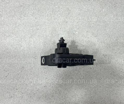 Кронштей радиатора правый нижний 17118620733 для BMW 1 series F20 / 3 series F30 артикул 10590