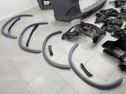 Комплект обвеса X5M F95 BMW для G05 2023-2025 (бампера в сборе, пороги, арки, ноздри, корпуса зеркал, жабры, спойлер) артикул 10660