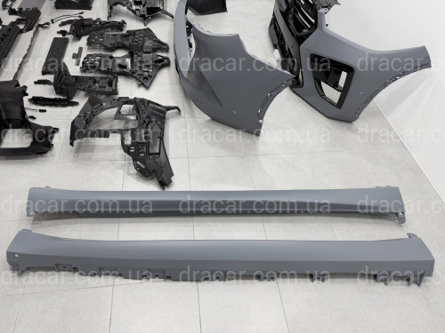 Комплект обвеса X5M F95 BMW для G05 2023-2025 (бампера в сборе, пороги, арки, ноздри, корпуса зеркал, жабры, спойлер) артикул 10660