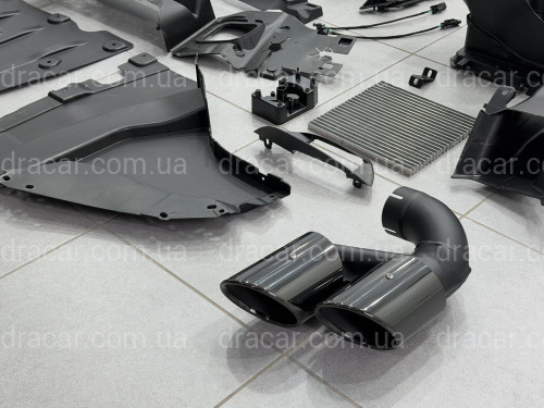 Комплект обвеса X5M F95 BMW для G05 2023-2025 (бампера в сборе, пороги, арки, ноздри, корпуса зеркал, жабры, спойлер) артикул 10660
