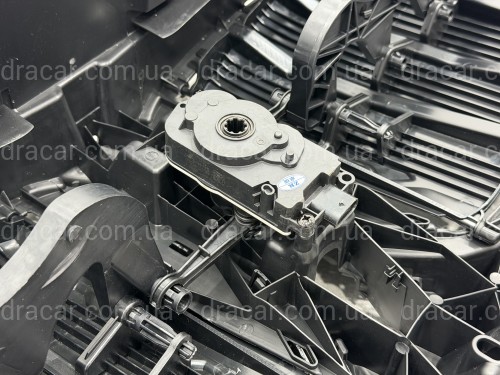 Центральные жалюзи с моторчиком СЕРЫЕ 51749447386 для BMW X6 G06 2019-2022 артикул 10746