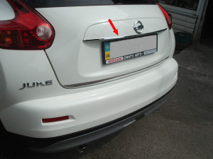 Хром планка над номером Nissan Juke 2011- (нержавеющая сталь)