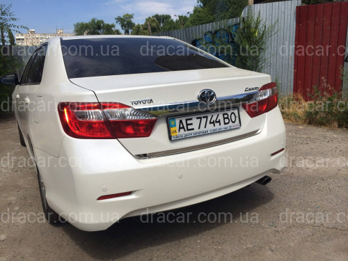 Хром накладка на кромку багажника Toyota Camry 50 2011-2015 (нержавеющая сталь) артикул 3703