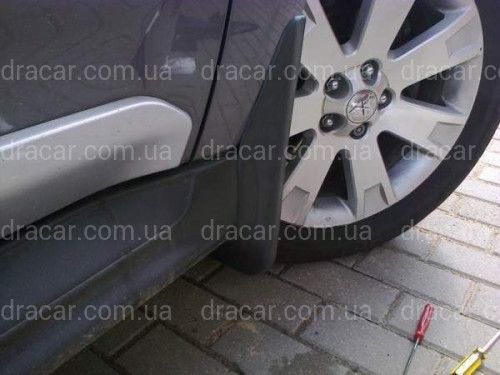 Бризковики передні Mitsubishi Outlander XL 2007-2012 під широкий поріг комплект 2 шт артикул 6590
