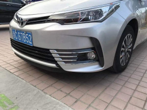 Хром накладки на протитуманні фари Toyota Corolla рестайлінг 2016-(хромований пластик) 8 частин