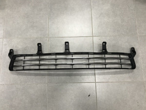Решетка бампера (не F-Sport) Lexus LX 570 2012-2015