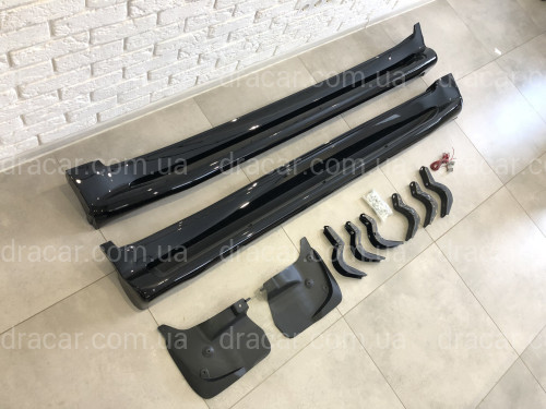 Пороги ОЕМ Toyota Land Cruiser 200 2007-2021 / Lexus LX 570 2007-2015 з підсвічуванням в стилі Lexus (колір чорний) артикул 4080