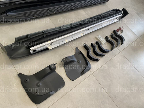 Пороги ОЕМ Toyota Land Cruiser 200 2007-2021 / Lexus LX 570 2007-2015 з підсвічуванням в стилі Lexus (колір чорний) артикул 4080