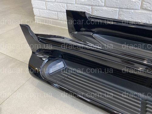 Пороги ОЕМ Toyota Land Cruiser 200 2007-2021 / Lexus LX 570 2007-2015 з підсвічуванням в стилі Lexus (колір чорний) артикул 4080