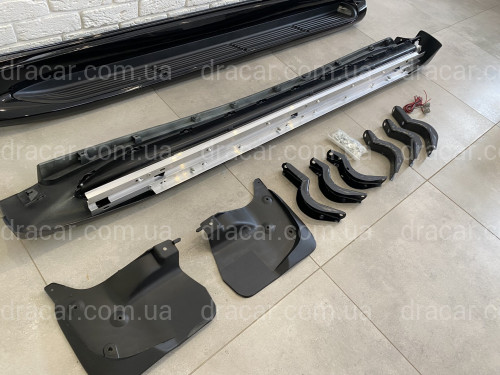 Пороги ОЕМ Toyota Land Cruiser 200 2007-2021 / Lexus LX 570 2007-2015 з підсвічуванням в стилі Lexus (колір чорний) артикул 4080