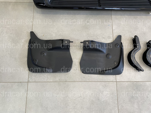 Пороги ОЕМ Toyota Land Cruiser 200 2007-2021 / Lexus LX 570 2007-2015 з підсвічуванням в стилі Lexus (колір чорний) артикул 4080