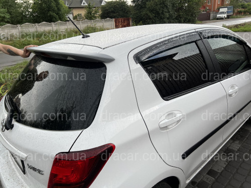Спойлер козирок на кришку багажника Toyota Yaris 2011-2015 ABS пластик під фарбування артикул 6063