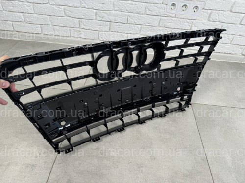 Решітка радіатора Audi A7 2010-2014 чорна з хромом артикул 8610
