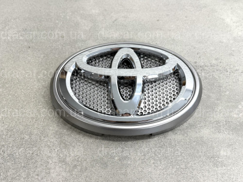 Емблема з подіумом Toyota Land Cruiser Prado 150 2013-2017, колір сірий артикул 6026