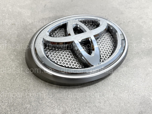 Емблема з подіумом Toyota Land Cruiser Prado 150 2013-2017, колір сірий артикул 6026