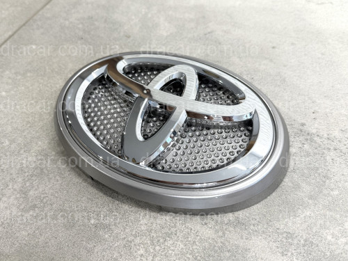 Емблема з подіумом Toyota Land Cruiser Prado 150 2013-2017, колір сірий артикул 6026