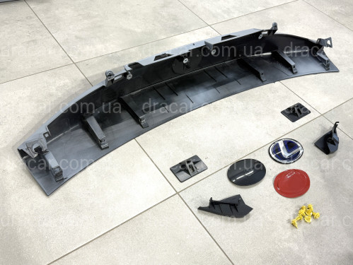 Накладка кришки багажника рестайлінг 2017+ для Lexus CT 200h 2010-2021 артикул 5218