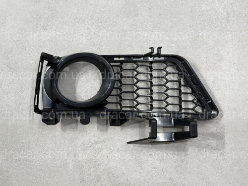 Накладка на протитуманну фару права M пакет 51118062632 BMW 3 series F30 F31 2012-2018 артикул 1842