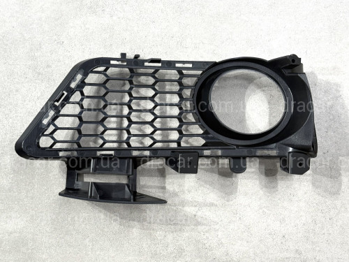 Накладка на протитуманну фару права M пакет 51118062632 BMW 3 series F30 F31 2012-2018 артикул 1842