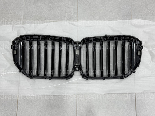 Решітка ніздрі BMW X5 G05 LCI 2023 - під камеру 51135A67CC6 артикул 5706