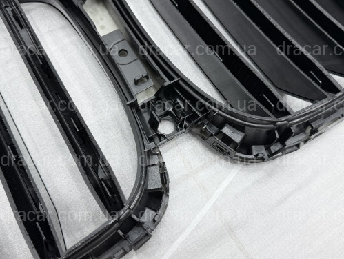 Решітка ніздрі BMW X5 G05 LCI 2023 - під камеру 51135A67CC6 артикул 5706