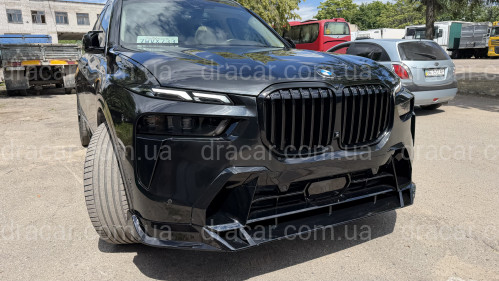 Накладка переднього бампера Paradigma BMW X7 G07 2023+, чорний глянець артикул 10160