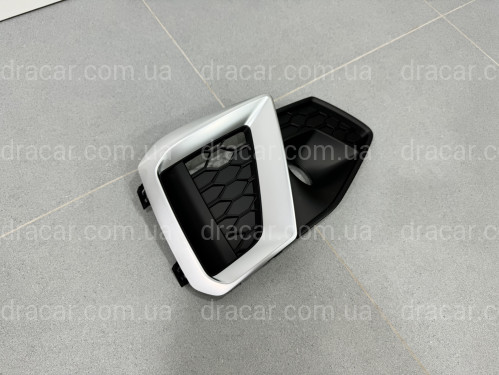Права накладка переднього бампера хром 8WD 807 682 M для Audi A4 B9 РЕСТАЙЛІНГ 2020-2023 артикул 10265