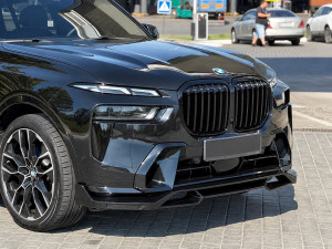 Накладка переднього бампера BMW X7 G07 2023+, чорний глянець