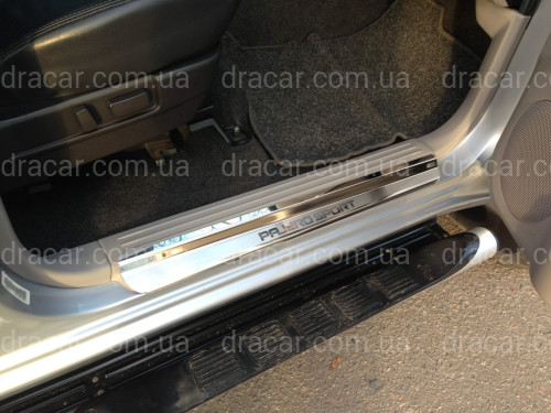 Накладки на пороги Mitsubishi Pajero Sport 2009-2015 Premium артикул 2731